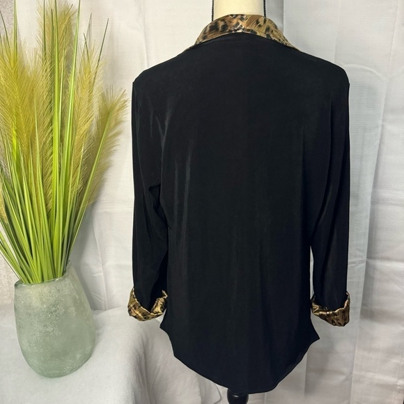 Chico’s Travelers Black Silky Cardigan W/Animal Print Lining Size 1 US S/M - Picture 6 of 10
